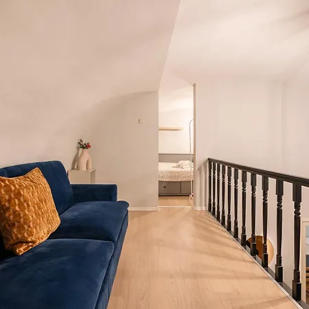 Spacious Loft In The Heart Of *