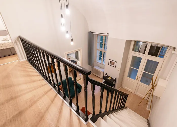Spacious Loft In The Heart Of *