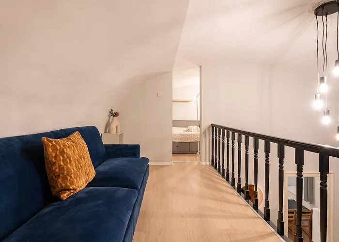Spacious Loft In The Heart Of *