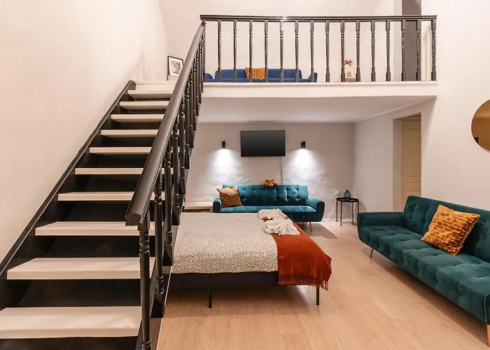 Spacious Loft In The Heart Of *