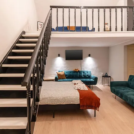 Spacious Loft In The Heart Of *